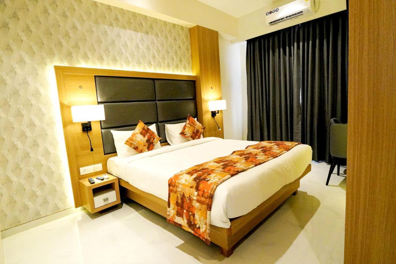 Hotel Town Palace-Best Business Hotel In Bijapur ภายนอก รูปภาพ