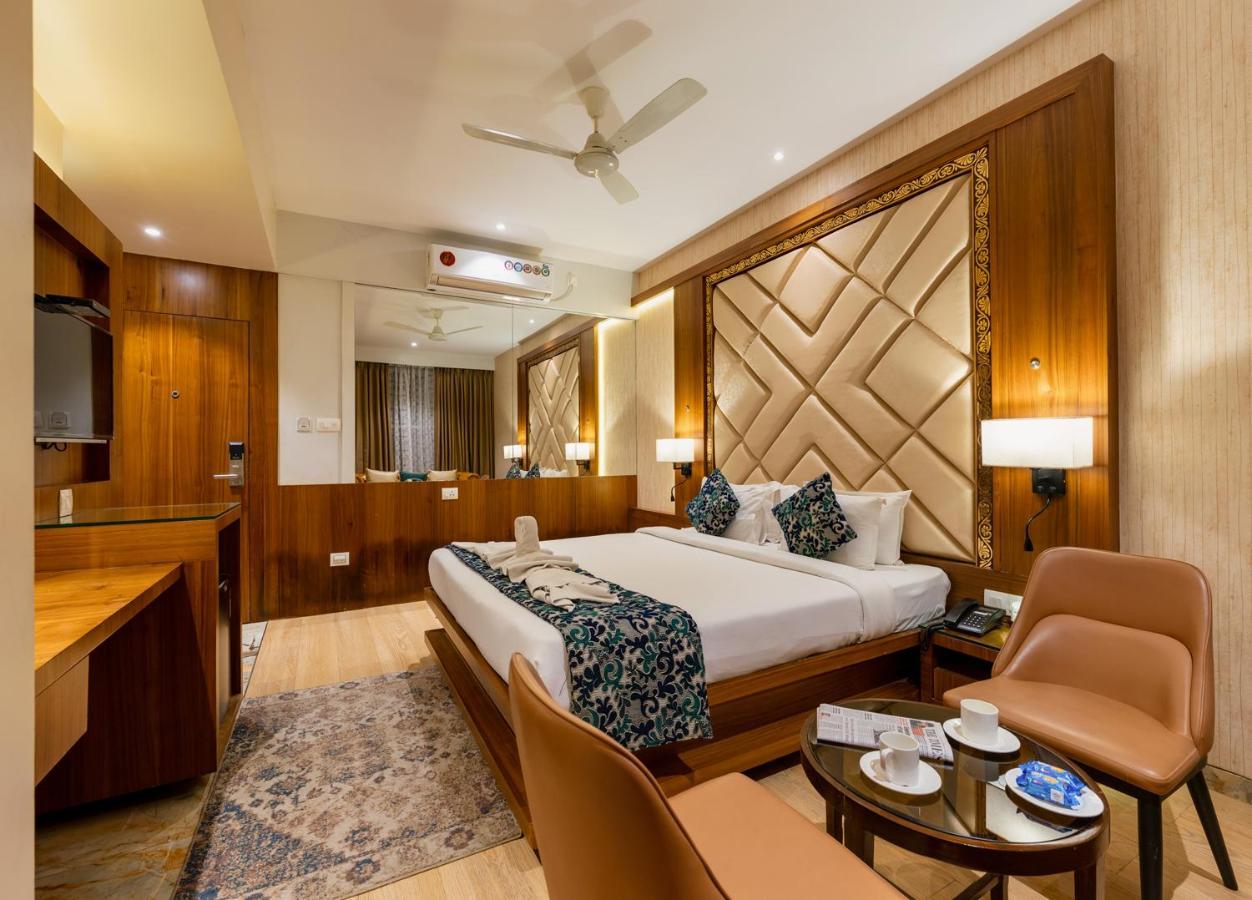 Hotel Town Palace-Best Business Hotel In Bijapur ภายนอก รูปภาพ