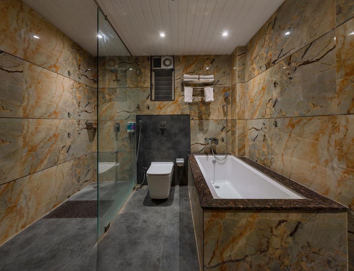 Hotel Town Palace-Best Business Hotel In Bijapur ภายนอก รูปภาพ